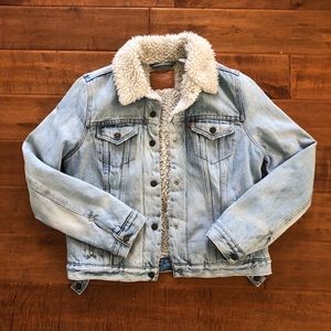 Levi’s Original Sherpa Lined Trucker Jacket size M